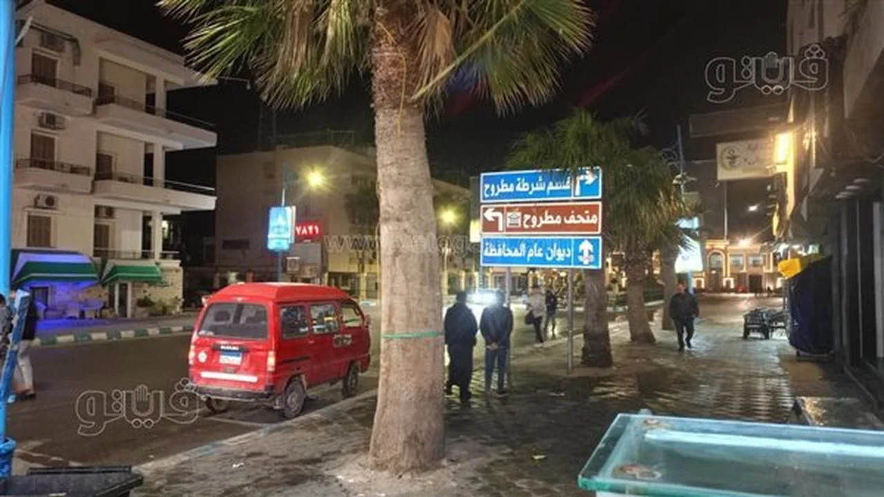 أمطار غزيرة ورياح عاصفة تضرب مدينة مرسى مطروح وسط تحذيرات جوية مكثفة